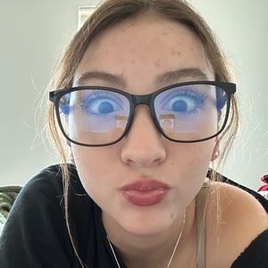 Meet your Posher, Elaina